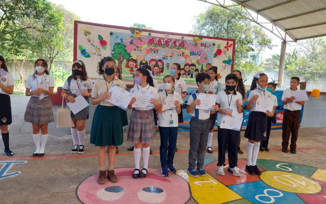 Concurso de niños y niñas escritores